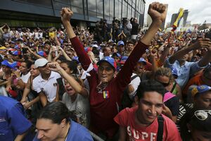 Doi MORȚI și 23 de RĂNIȚI la manifestațiile antiguvernamentale din Caracas