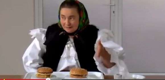 EXPERIMENT INEDIT. Cum reacționează oamenii care mănâncă HAMBURGERI pentru prima dată | VIDEO