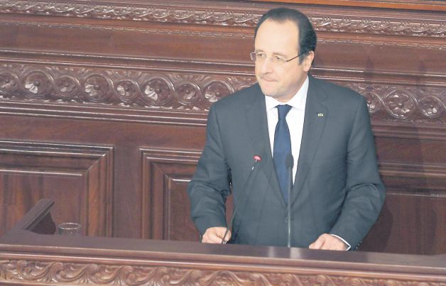 Franța lui Hollande cârmește spre extrema dreaptă