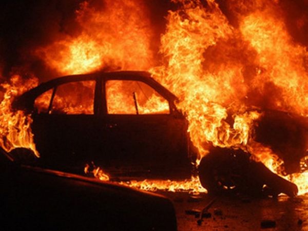 Maşina unui jurnalist din Zalău a fost incendiată. Bărbatul crede că este o răzbunare