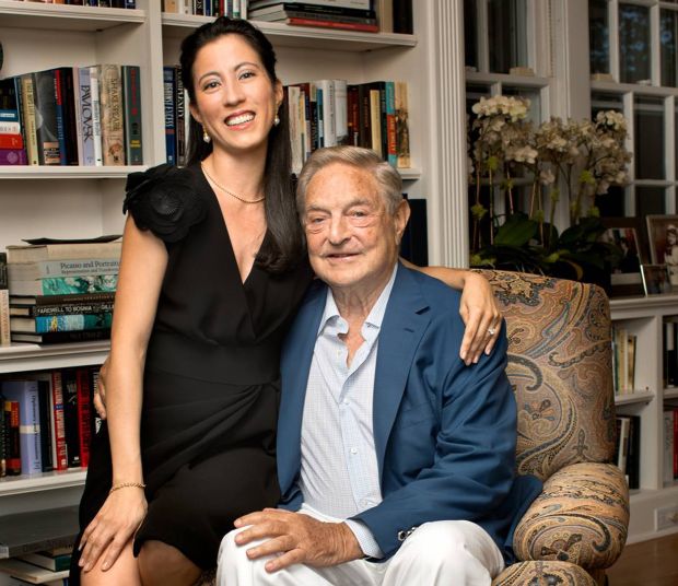 Miliardarul Soros, cât pe ce să fie LINȘAT de o fostă iubită