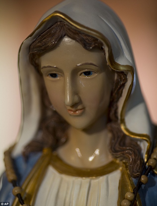 MINUNE în Israel. O statuie a FECIOAREI MARIA a început să PLÂNGĂ | GALERIE FOTO
