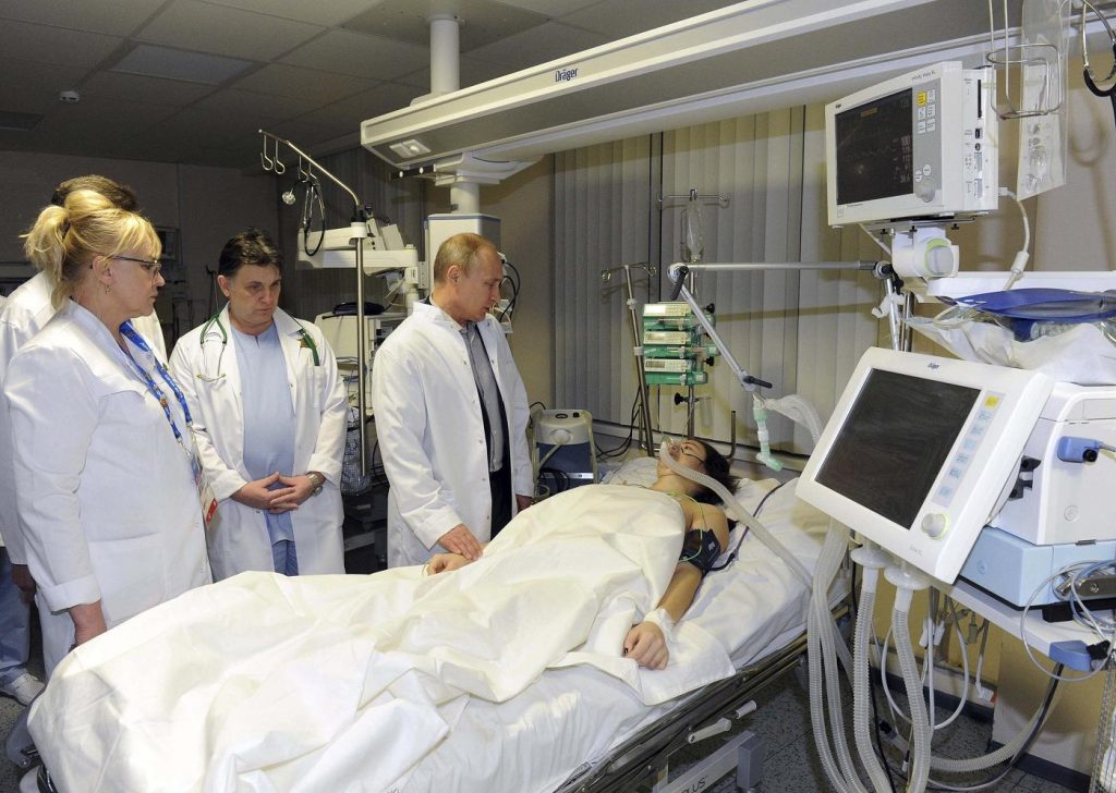 Putin a vizitat-o la spital pe Maria Komissarova, sportiva accidentată grav la Soci