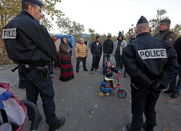 Romi originari din România, atacați cu acid la Paris