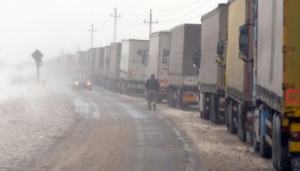 S-a redeschis GRANIȚA cu Serbia pentru TIR-uri