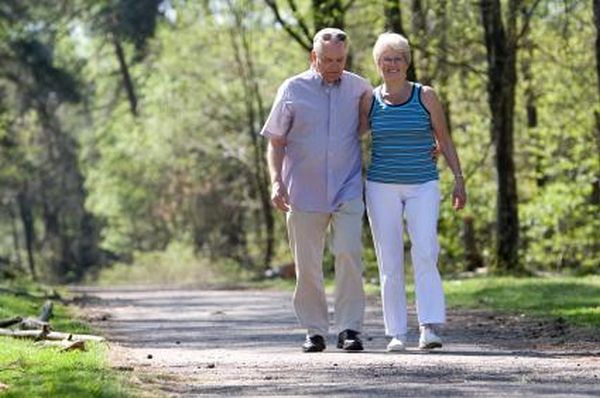 STUDIU: Mersul pe jos "ÎNTINEREȘTE" creierul și previne apariția Alzheimerului