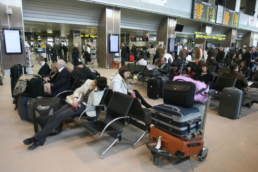 Trafic blocat pe unul dintre cele mai mari aeroporturi din Europa. ZECI DE CURSE ANULATE