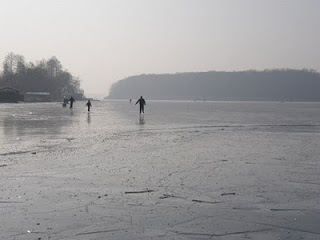 Trei bărbați au fost SALVAȚI după ce au CĂZUT în lacul Snagov