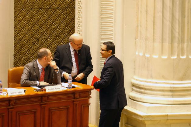 UDMR e gata să-l înghită şi pe Voiculescu numai ca să intre în Guvern. Felix nu se mai opune. Cum s-a reconfigurat PARLAMENTUL pentru a vota Guvernul Ponta III