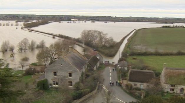 Un sat din Marea Britanie a devenit INSULĂ din cauza inundațiilor| FOTO