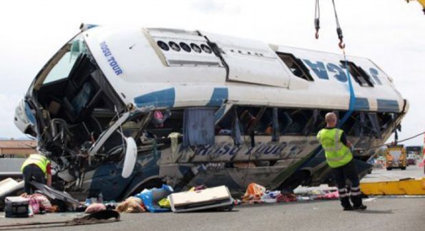 UPDATE Un autocar cu 43 de români a fost implicat într-un accident rutier