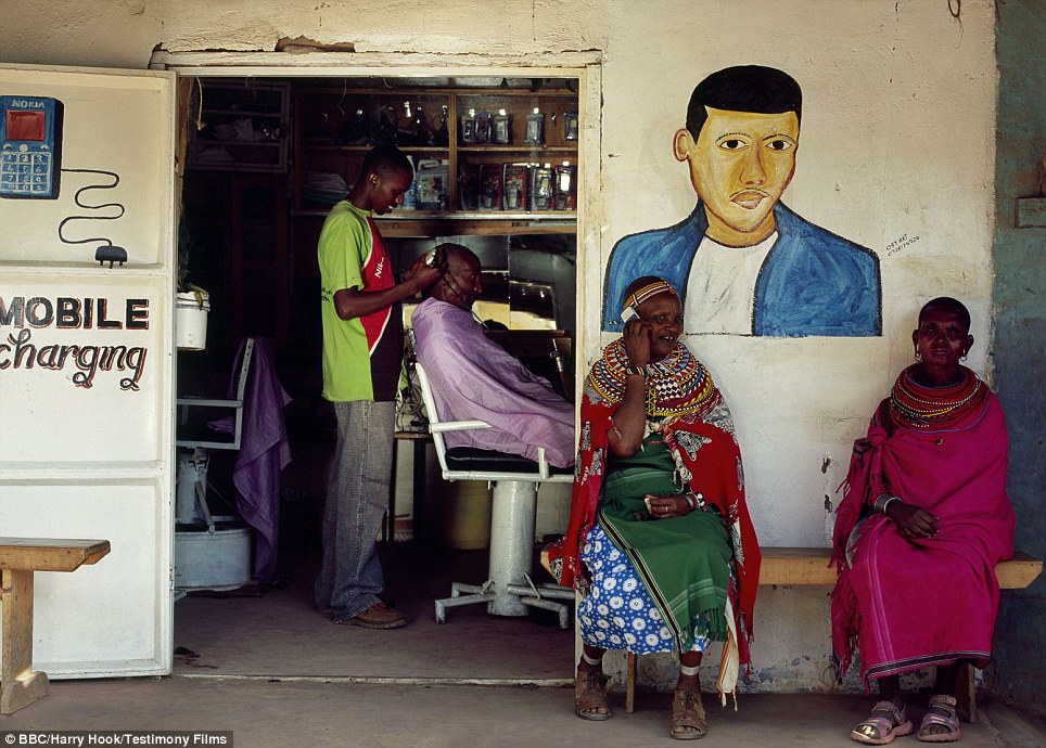 A fotografiat, timp de 40 de ani, triburile nomade din Africa | GALERIE FOTO