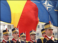 Astăzi se împlinesc ZECE ANI de când România a aderat la NATO. 25 de militari - CĂZUȚI LA DATORIE