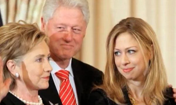 Bill Clinton, înconjurat de prostituate