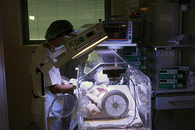 CAMPANIA "MEDICUL DE GARDĂ". O doctoriţă de la Spitalul "Marie Curie" rupe tăcerea. De ce ne mor bebeluşii?