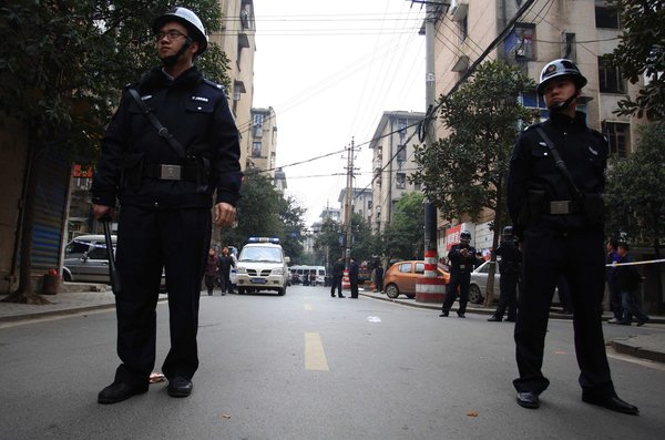 Cel puțin trei persoane au fost înjunghiate mortal în China