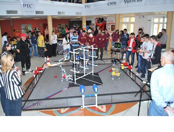 Competiție de robotică, găzduită la Şcoala Americană din București
