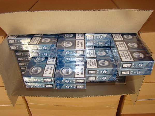 CONTRABANDĂ în stil italian. SUTE DE MII de pachete de țigări fabricate în Moldova pentru piața neagră din Peninsulă / GALERIE FOTO