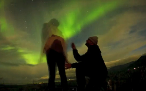 Cum şi-a cerut un om de ştiinţă iubita în căsătorie sub cel mai spectaculos cer de pe Pământ. VIDEO INCREDIBIL