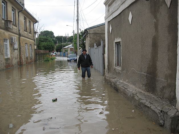 Directorul ANM: Posibil să mai plouă sâmbătă, luni şi marţi, dar nu în cantităţi importante