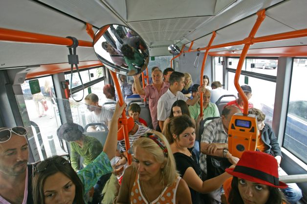GREVĂ. Sindicaliștii amenință: sute de autobuze bucureștene ar putea fi oprite