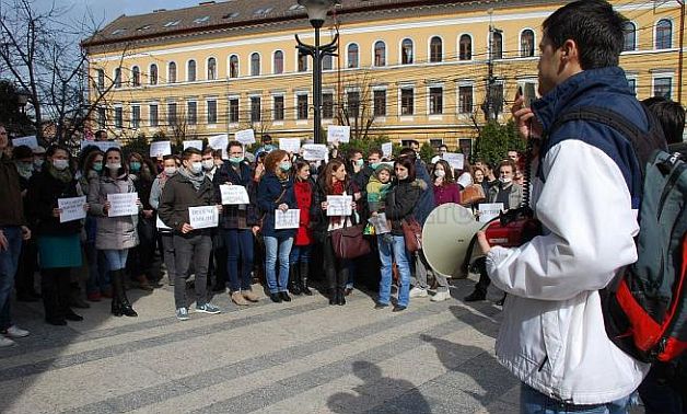 Întârzieri la bursele promise de Ponta medicilor