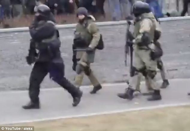 Mercenari americani în Ucraina? Rusia susţine că 300 de membri ai "Blackwater" au ajuns la Kiev