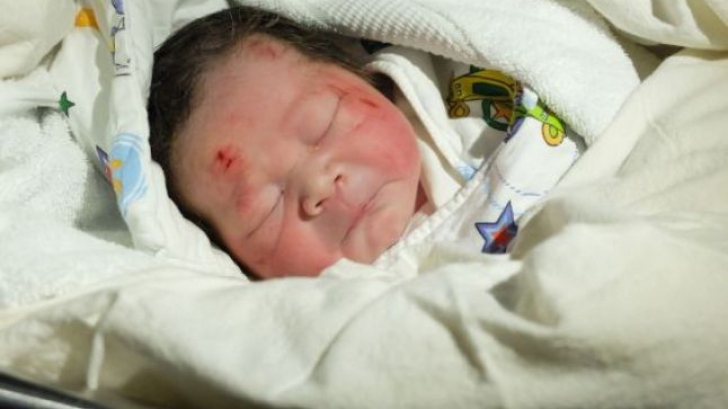 Naștere MIRACULOASĂ în China. Un bebeluş s-a născut chiar când ambii părinţi au murit