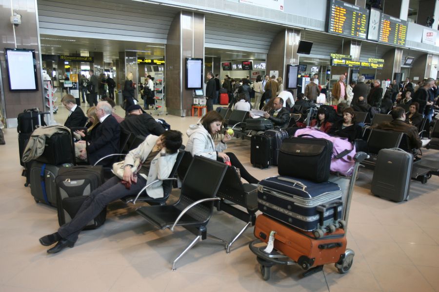 Parlamentul European a aprobat un proiect privind scăderea prețului biletelor de avion