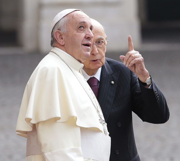 Ponta i-a dat Papei Francisc un coș cu produse bio și un tricou de la Hagi