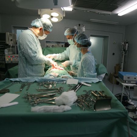 Premieră. Transplant de ligamente la Timişoara