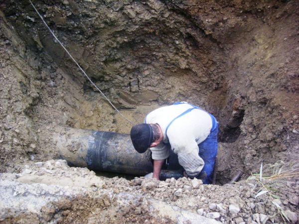 Sibiu: Un muncitor a lăsat două localități fără apă