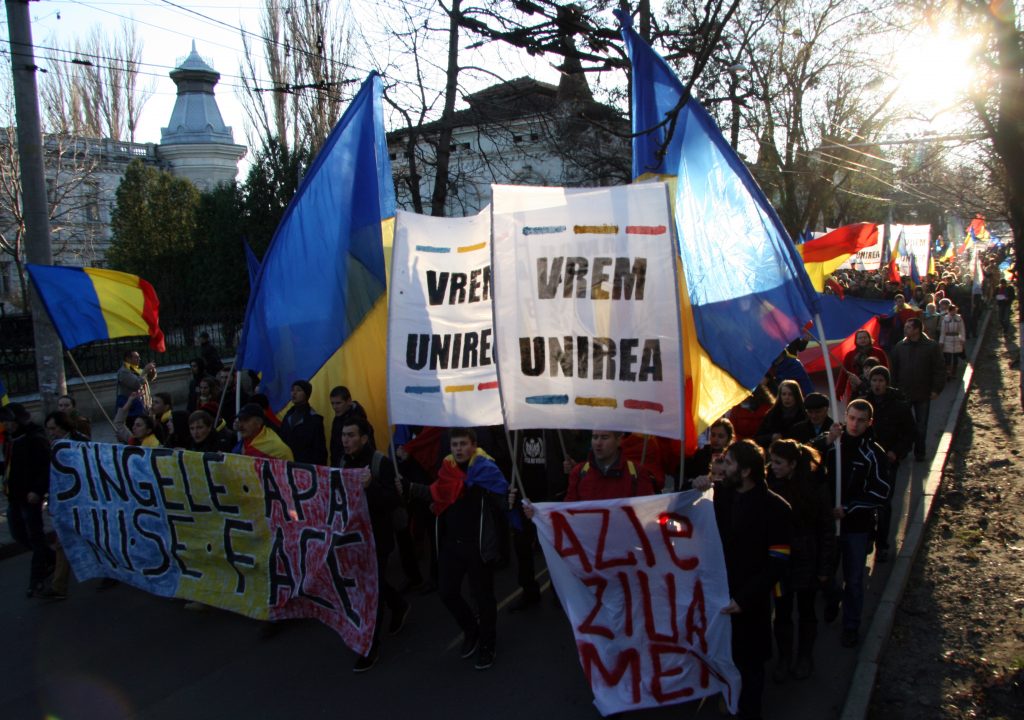 SONDAJ: 52% dintre moldoveni doresc UNIREA cu ROMÂNIA