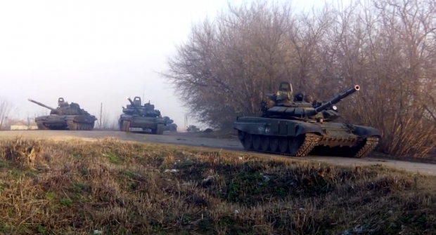 TANCURI DE ELITĂ ale armatei ruse au fost masate LA GRANIŢA cu Ucraina – VIDEO