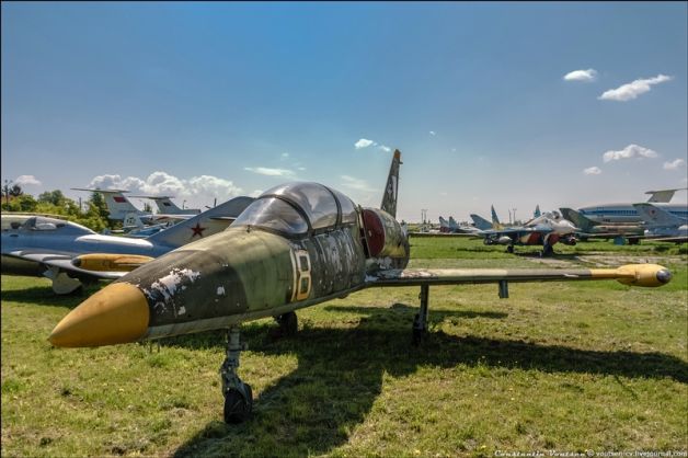 Tehnologie sovietică. Imagini cu Muzeul Aviaţiei din Ucraina | GALERIE FOTO