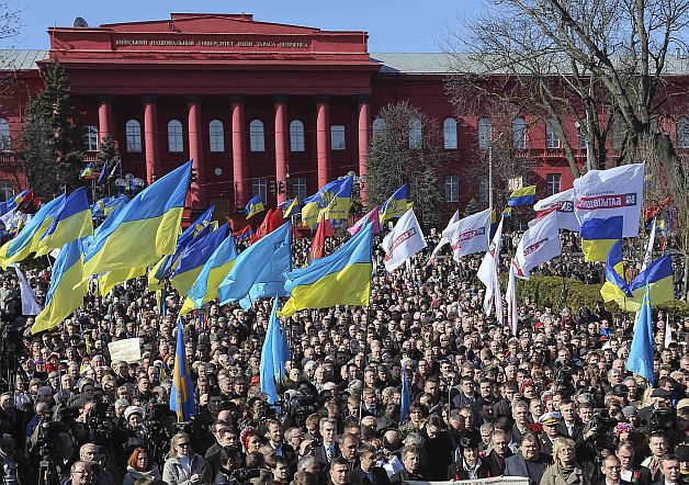 Tensiunea în Ucraina creşte, în timp ce diplomaţii caută soluţii paşnice