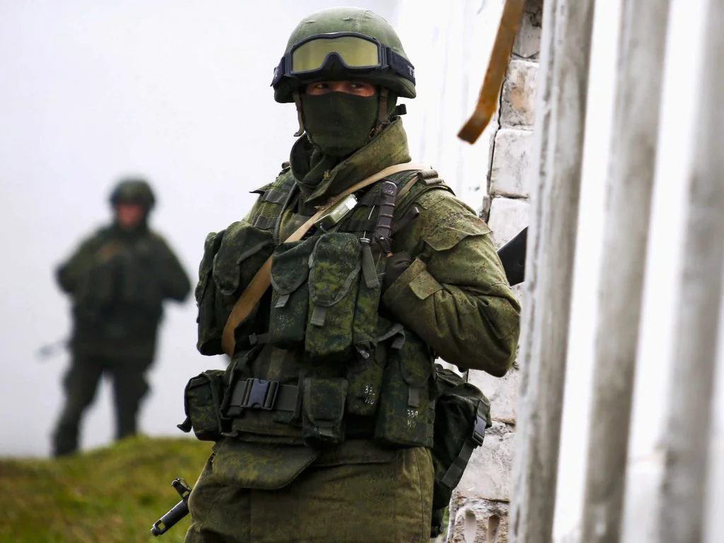 Ucraina: Încă un AEROPORT din Crimeea, ocupat de militari ÎNARMAŢI