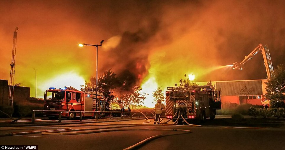 Un complex turistic din Alba a fost cuprins de flăcări