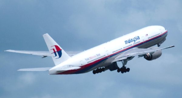 UPDATE. Avionul Malaysia Airlines s-ar fi prăbușit în Oceanul Indian. SUA au trimis o NAVĂ pentru a verifica