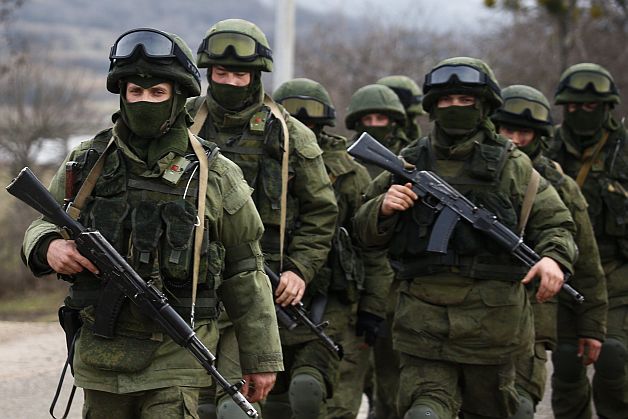 UPDATE: SITUAŢIE ALARMANTĂ. Trupe ruseşti au deschis focul în timp ce preluau un post militar din Crimeea