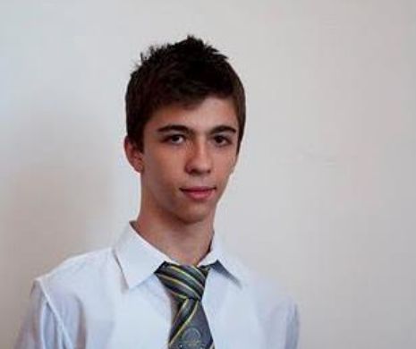 Afișe cu fotografia elevului olimpic dispărut, lipite în zonele aglomerate ale Bacăului
