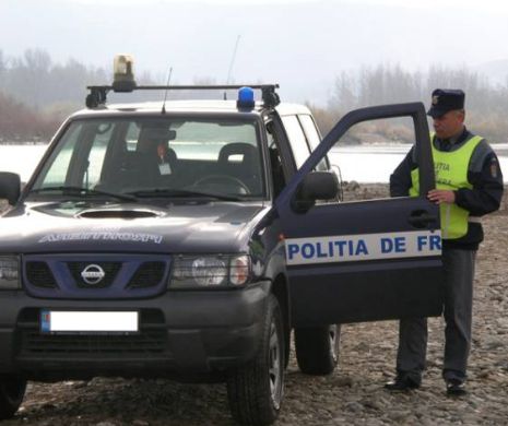 ANCHETĂ internă la POLIȚIA DE FRONTIERĂ după incidentul cu doi contrabandiști care au intrat în țară cu mașina PLINĂ dețigări și au lovit la un filtru doi agenți