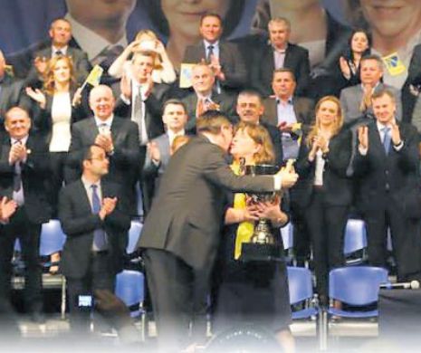 Antonescu, aplaudat contra cost la lansarea candidaților de la Cluj