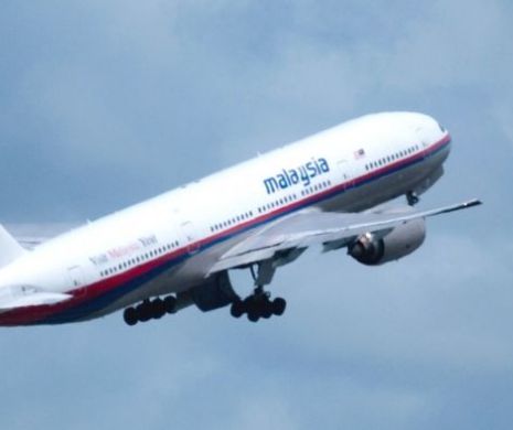 Avionul Malaysia Airline dispărut. O pată de carburant a fost observată în zona de căutări