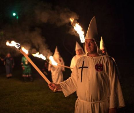 Cum arată azi Ku Klux Klan, gruparea care a terorizat mii de oameni| GALERIE FOTO