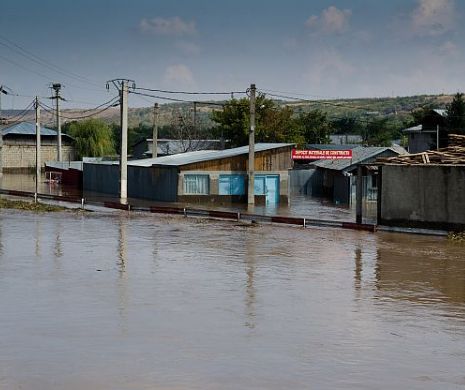 Gabriel Oprea: 86 de sate şi comune au fost inundate şi 248 de persoane evacuate, sâmbătă şi duminică