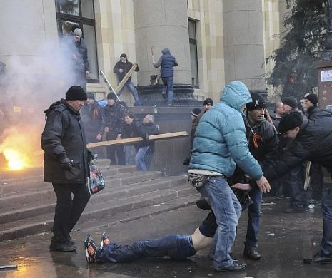 Insurgenții pro-ruși din estul Ucrainei refuză să depună armele și să părăsească instituțiile ocupate