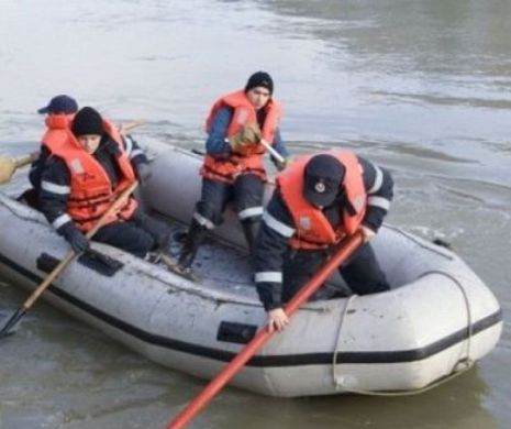 O barcă s-a răsturnat pe râul Buzău. Două persoane sunt dispărute