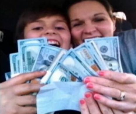 O femeie a găsit 11.000 de dolari pe stradă. Gestul uimitor pe care l-a făcut apoi a impresionat o societate întreagă | VIDEO