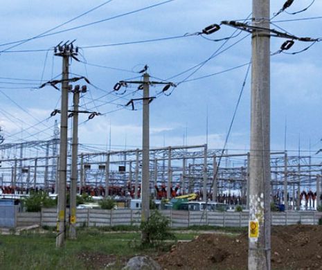 Percheziții la hoții de curent electric din Drăgășani